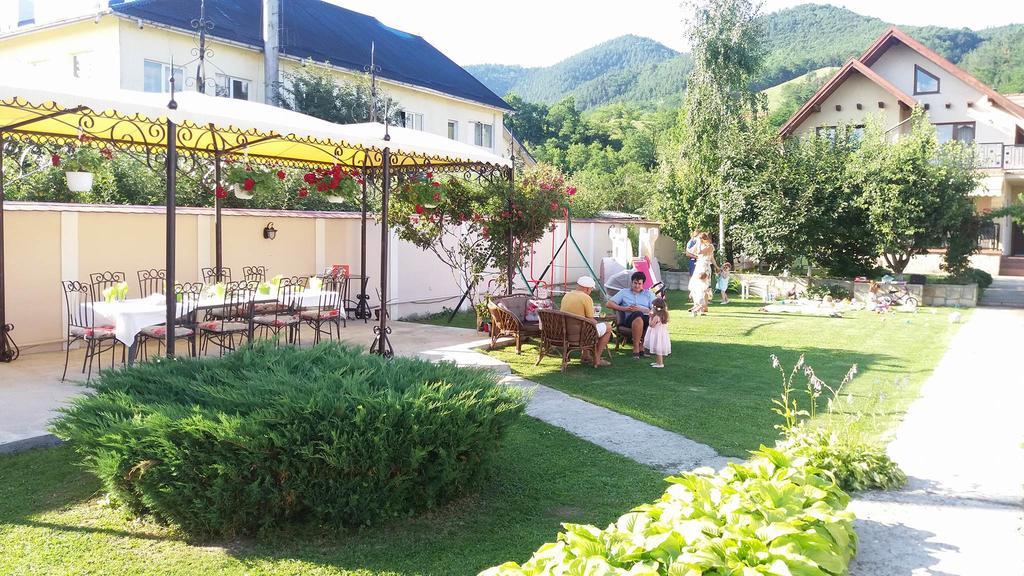 Pensiunea Boema Piatra Neamţ Exteriör bild